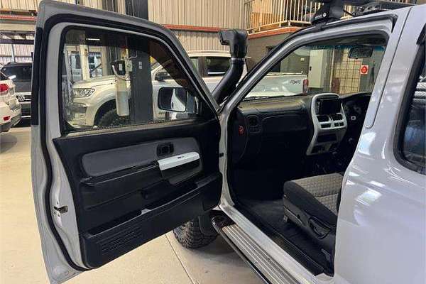 2010 Nissan Navara ST-R D22 4X4