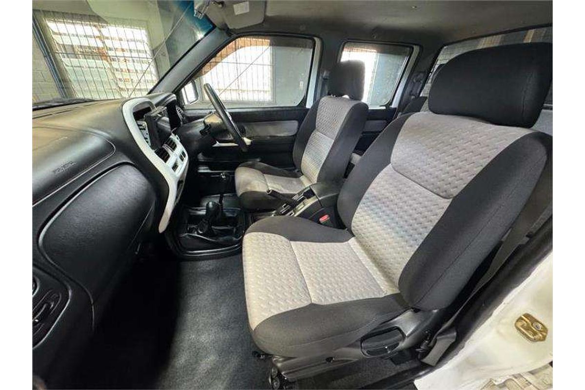 2010 Nissan Navara ST-R D22 4X4