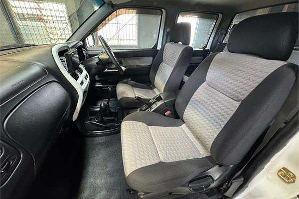 2010 Nissan Navara ST-R D22 4X4