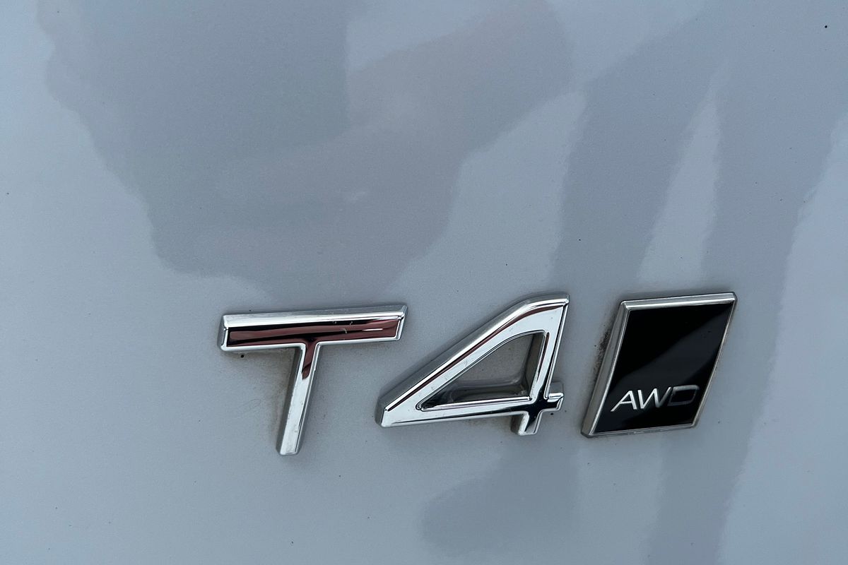 2022 Volvo XC40 T4 Inscription