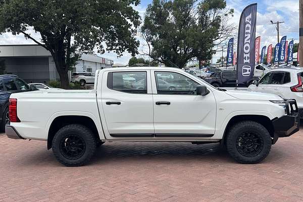 2024 Mitsubishi Triton GLX MV 4X4