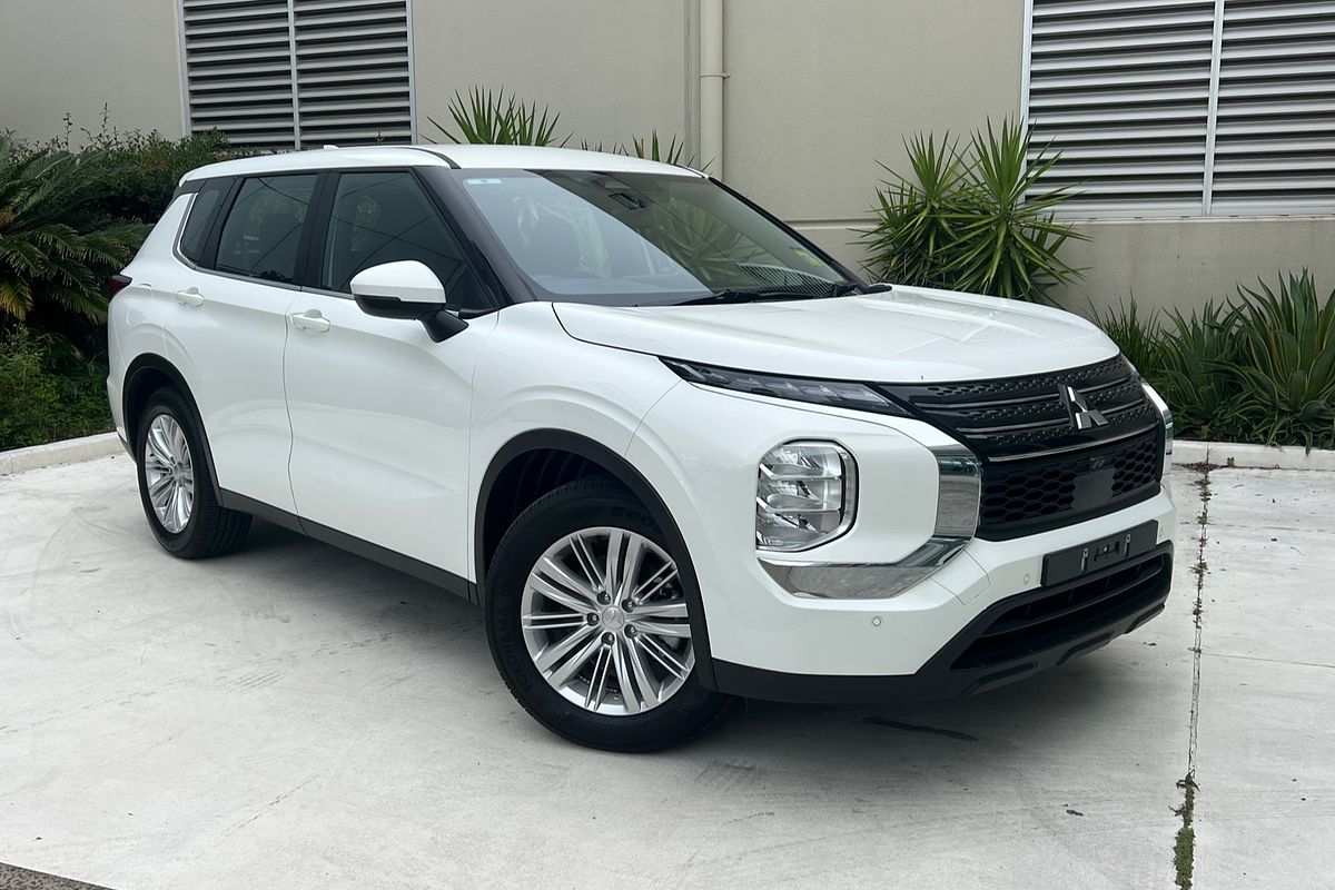 2024 Mitsubishi Outlander ES ZM