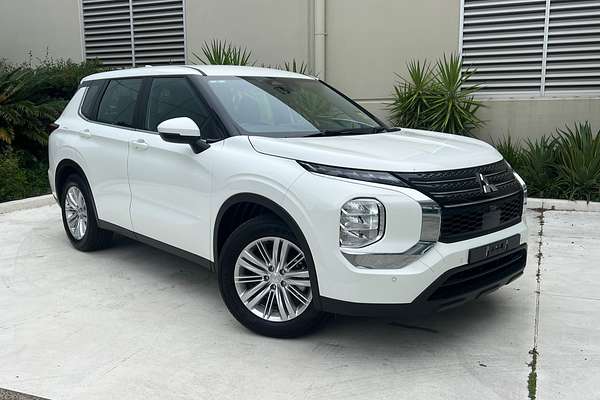 2024 Mitsubishi Outlander ES ZM