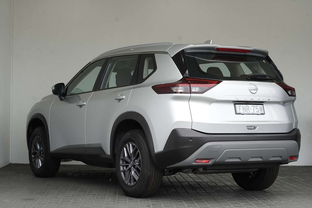 2025 Nissan X-TRAIL ST T33