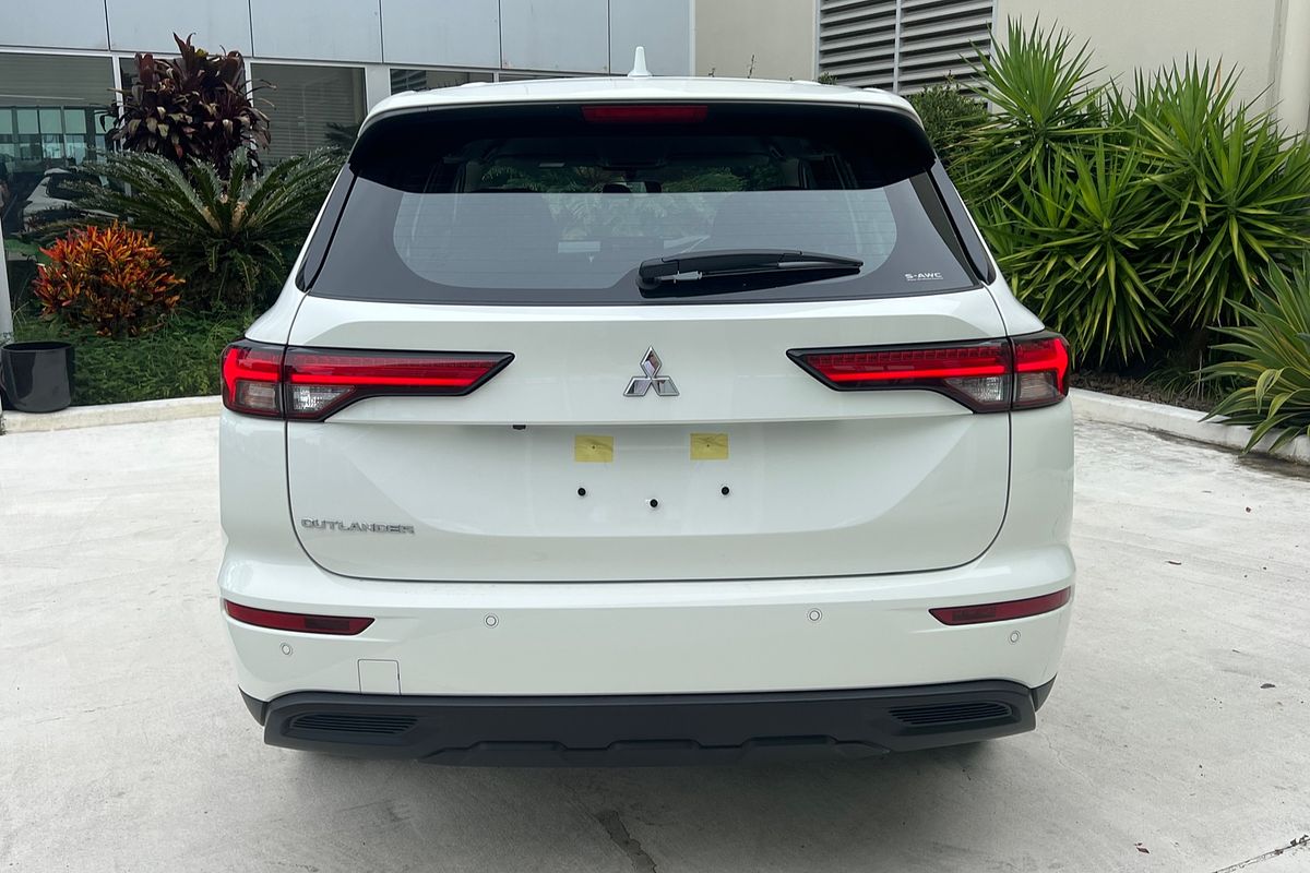 2024 Mitsubishi Outlander ES ZM