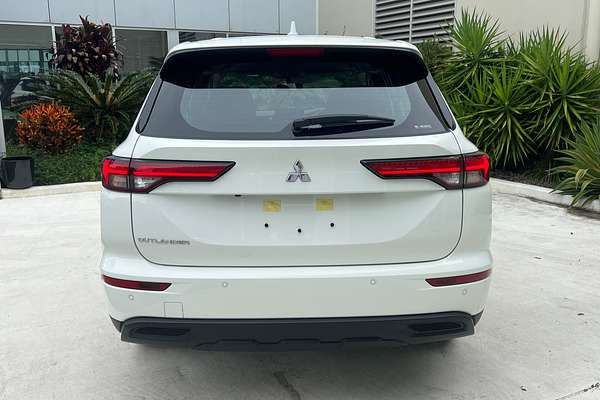 2024 Mitsubishi Outlander ES ZM