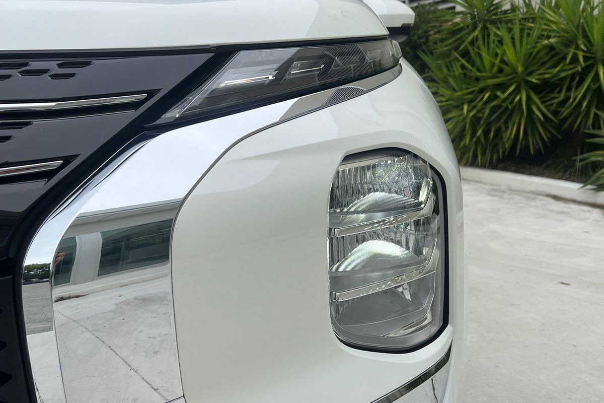 2024 Mitsubishi Outlander ES ZM