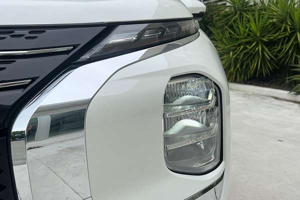 2024 Mitsubishi Outlander ES ZM