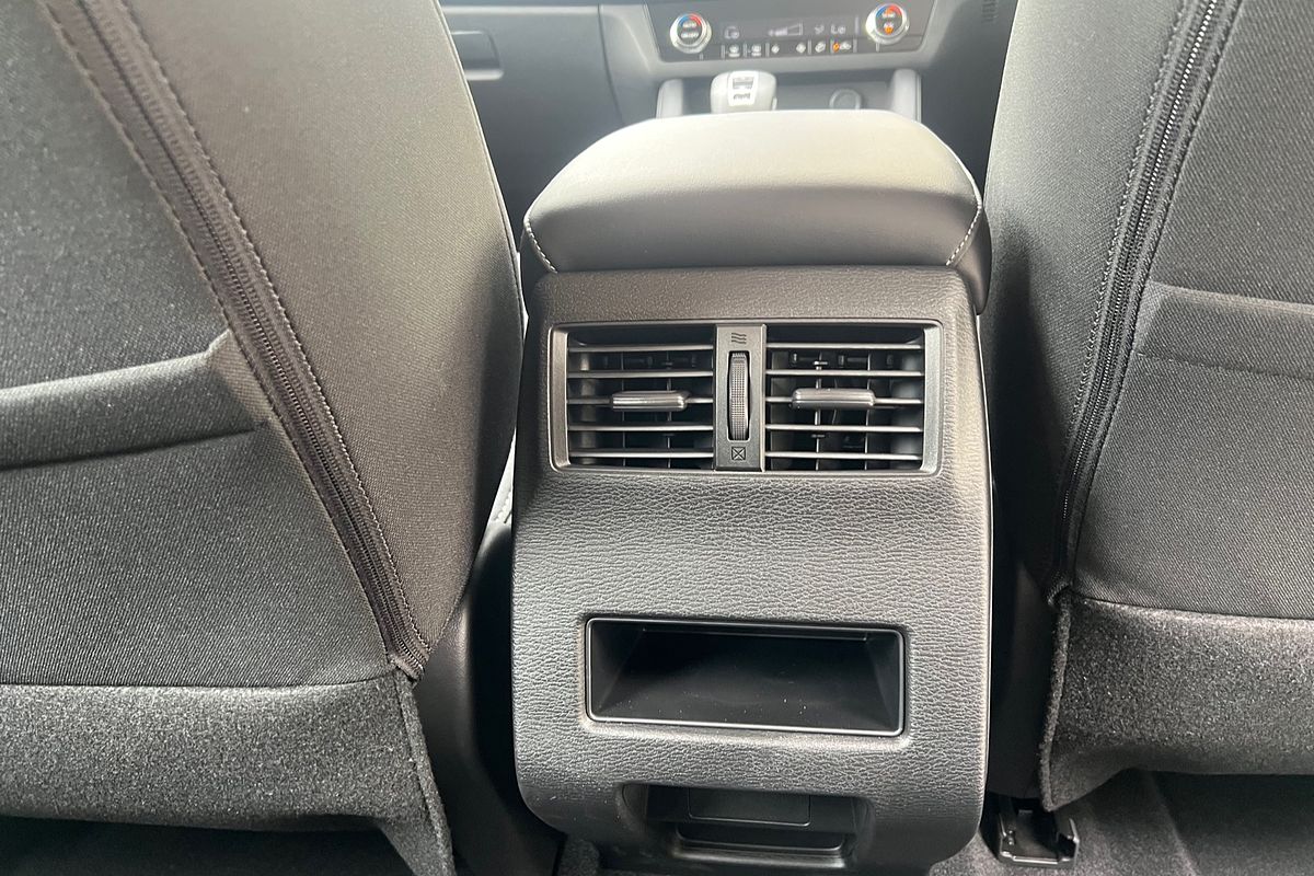 2024 Mitsubishi Outlander ES ZM