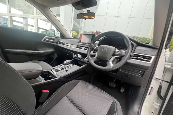 2024 Mitsubishi Outlander ES ZM