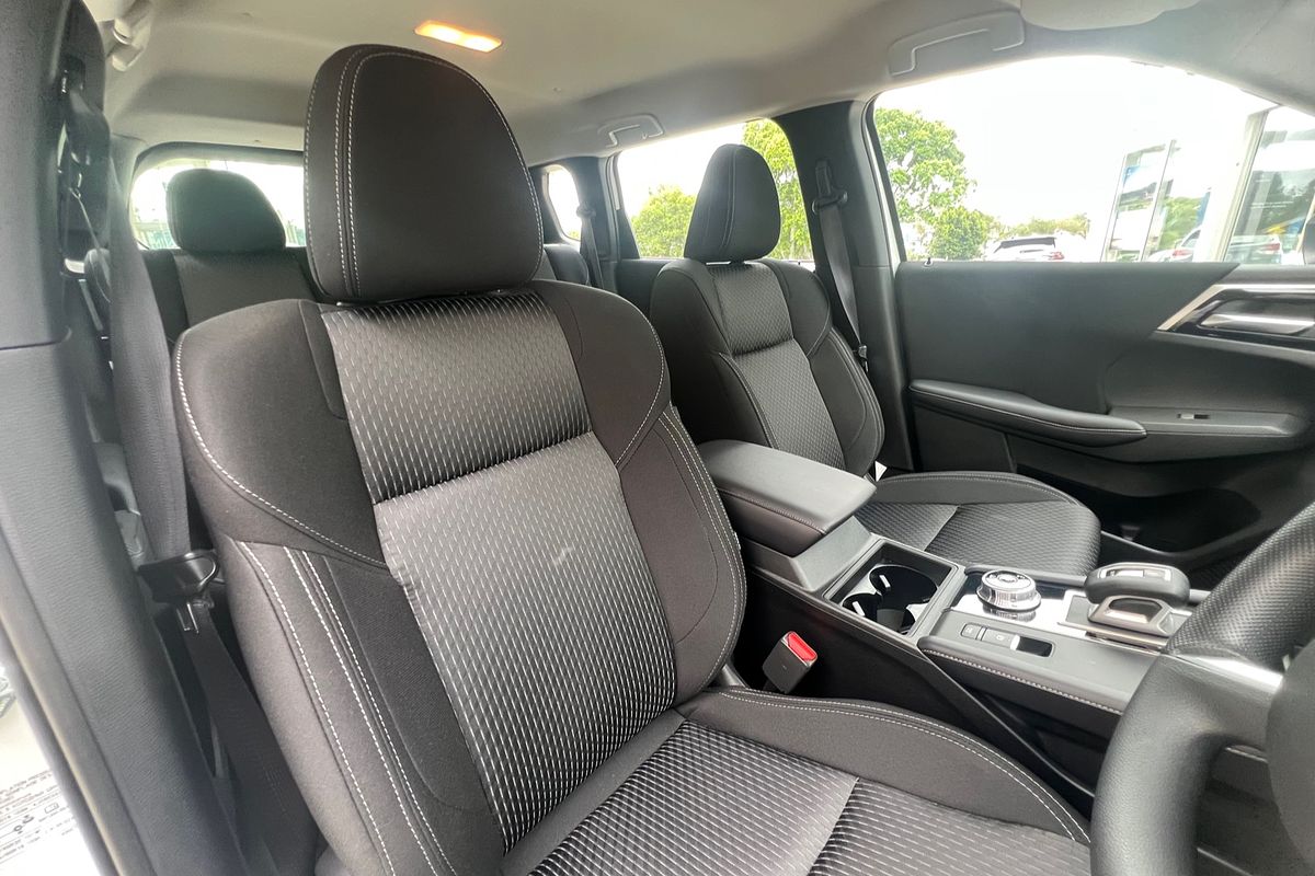 2024 Mitsubishi Outlander ES ZM