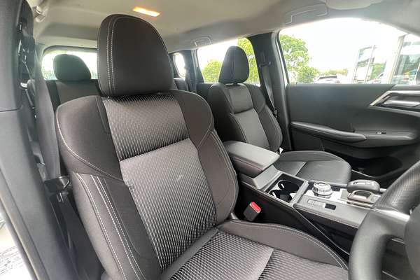 2024 Mitsubishi Outlander ES ZM