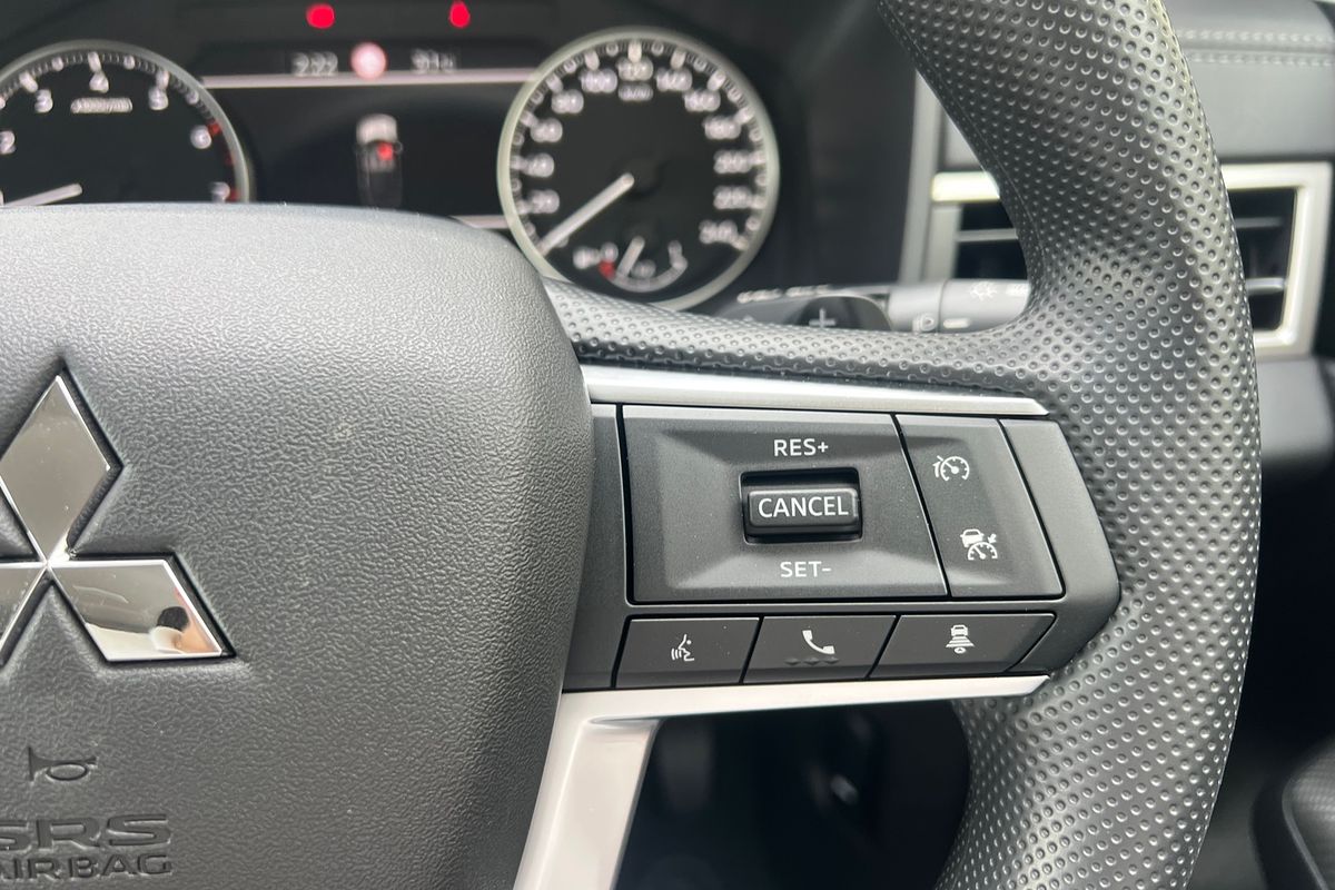 2024 Mitsubishi Outlander ES ZM