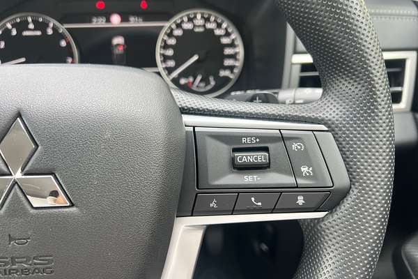 2024 Mitsubishi Outlander ES ZM