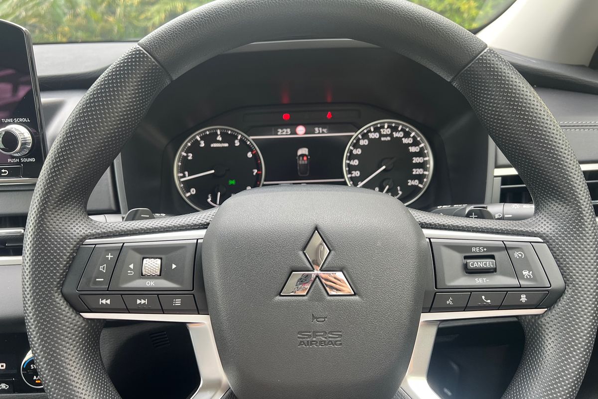 2024 Mitsubishi Outlander ES ZM