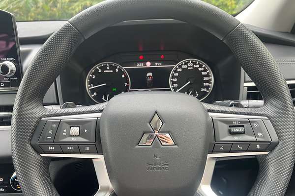 2024 Mitsubishi Outlander ES ZM