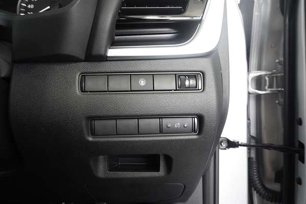 2025 Nissan X-TRAIL ST T33