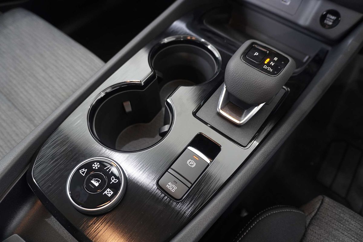 2025 Nissan X-TRAIL ST T33