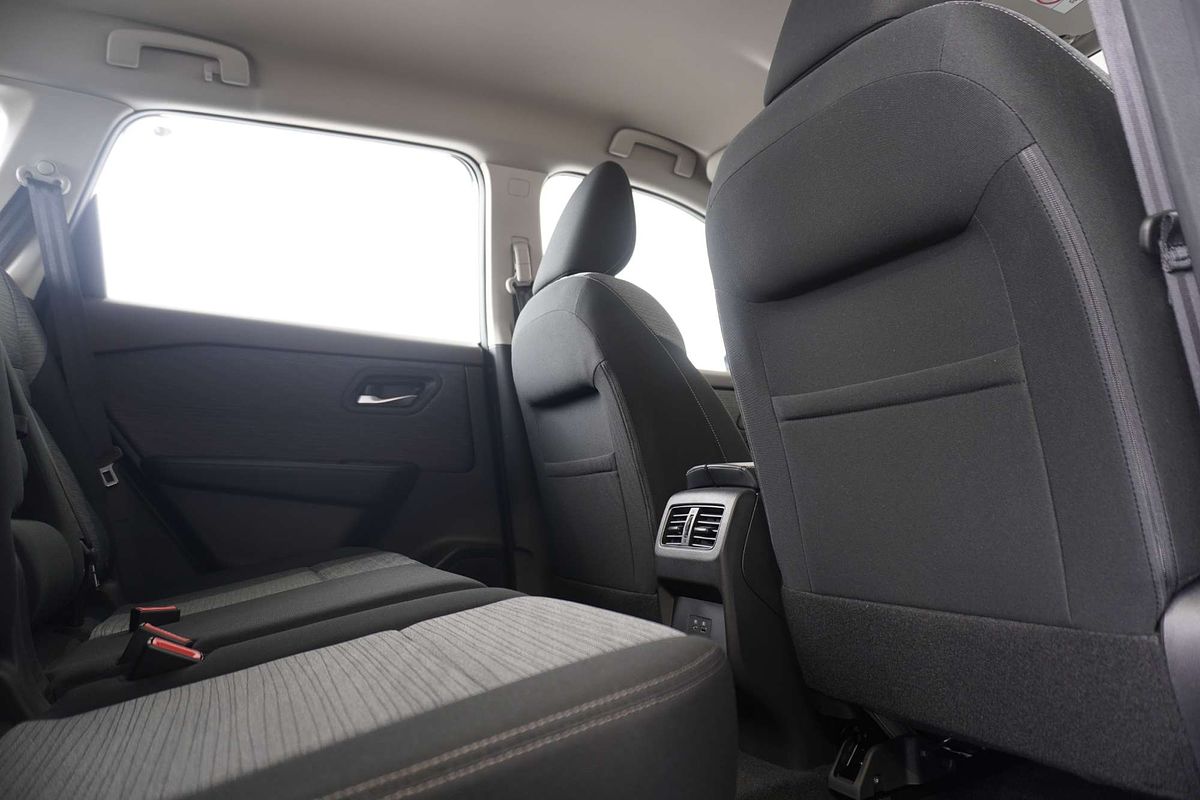 2025 Nissan X-TRAIL ST T33