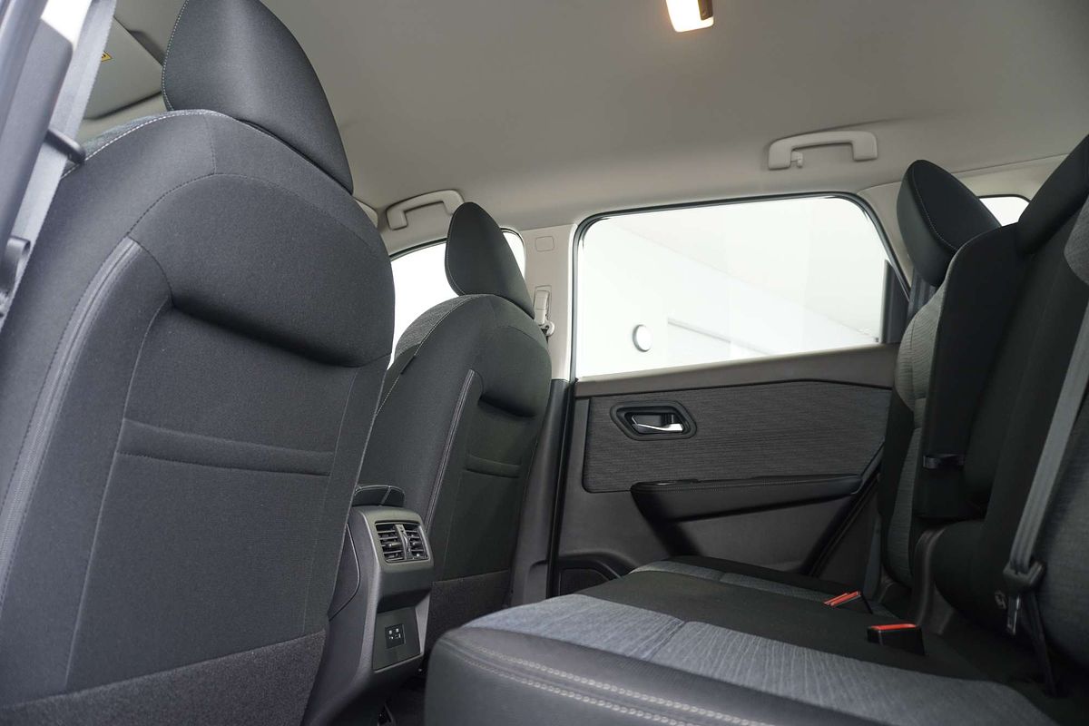 2025 Nissan X-TRAIL ST T33