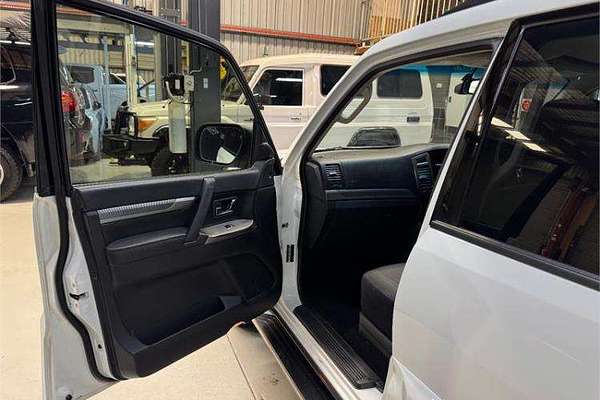 2021 Mitsubishi Pajero GLX NX