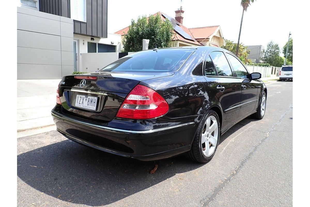 2002 Mercedes-Benz E240 Avantgarde 211