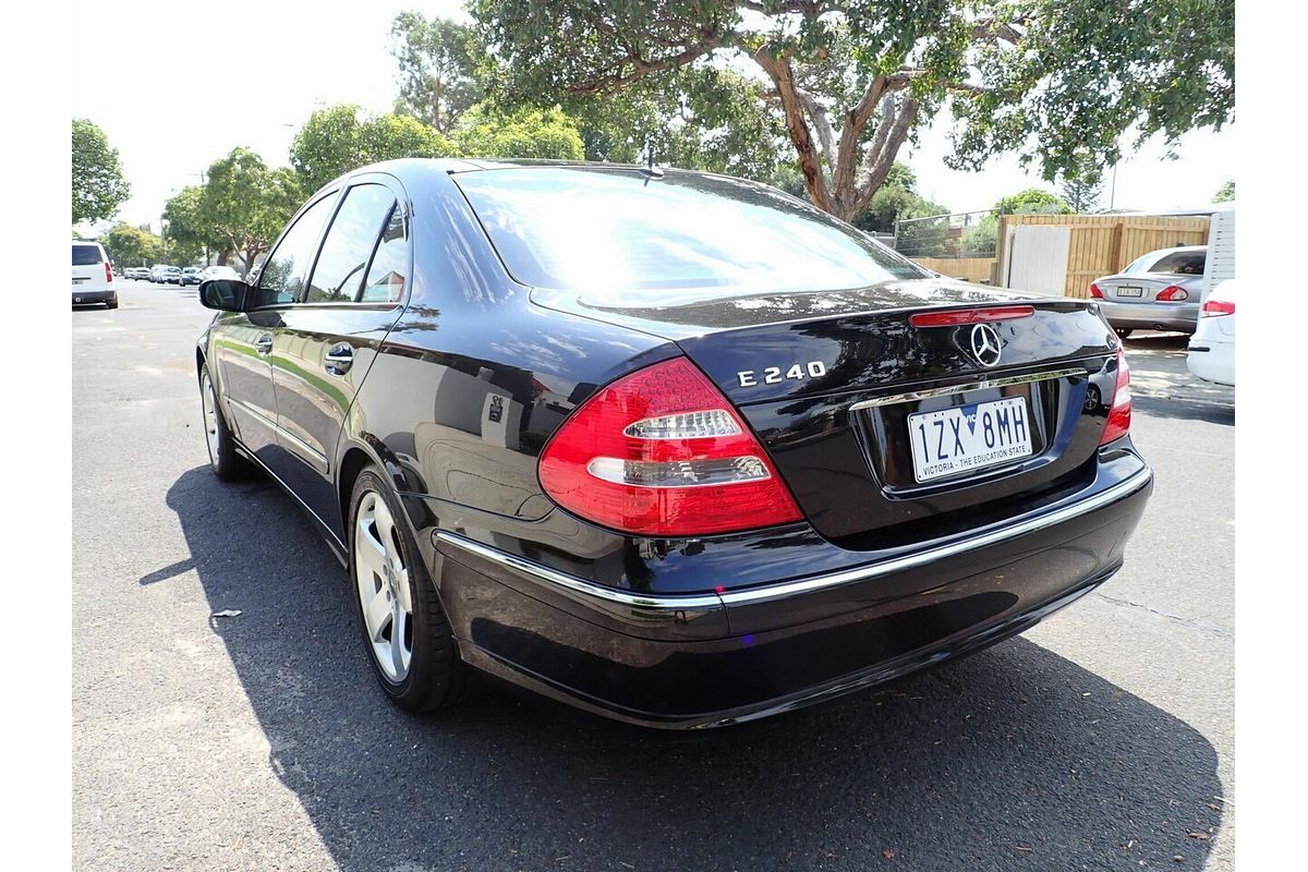 2002 Mercedes-Benz E240 Avantgarde 211
