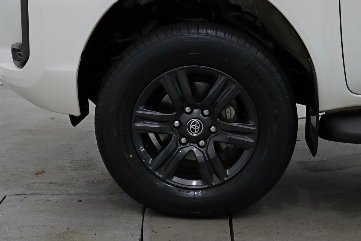 2024 Toyota Hilux SR GUN126R 4X4