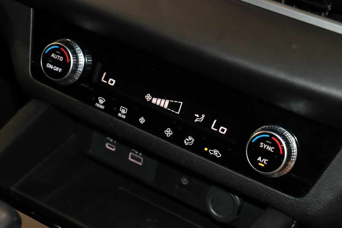 2023 Mitsubishi Outlander LS ZM