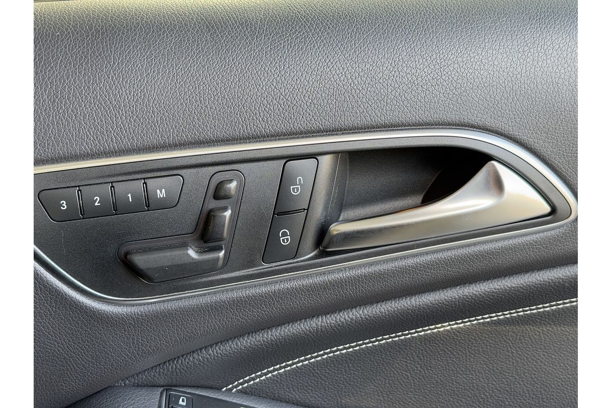 2015 Mercedes-Benz GLA-Class GLA200 d X156