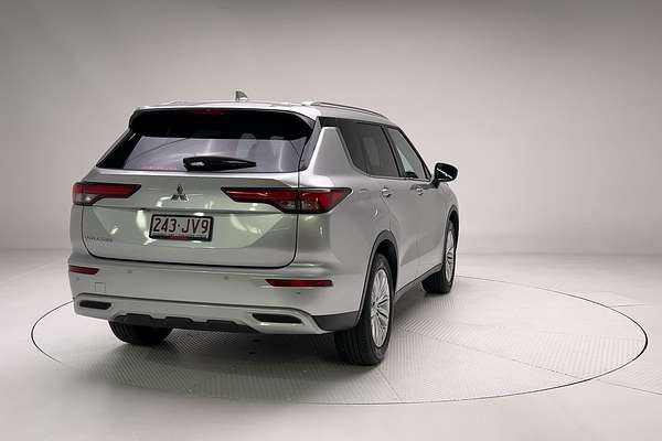 2024 Mitsubishi Outlander LS ZM