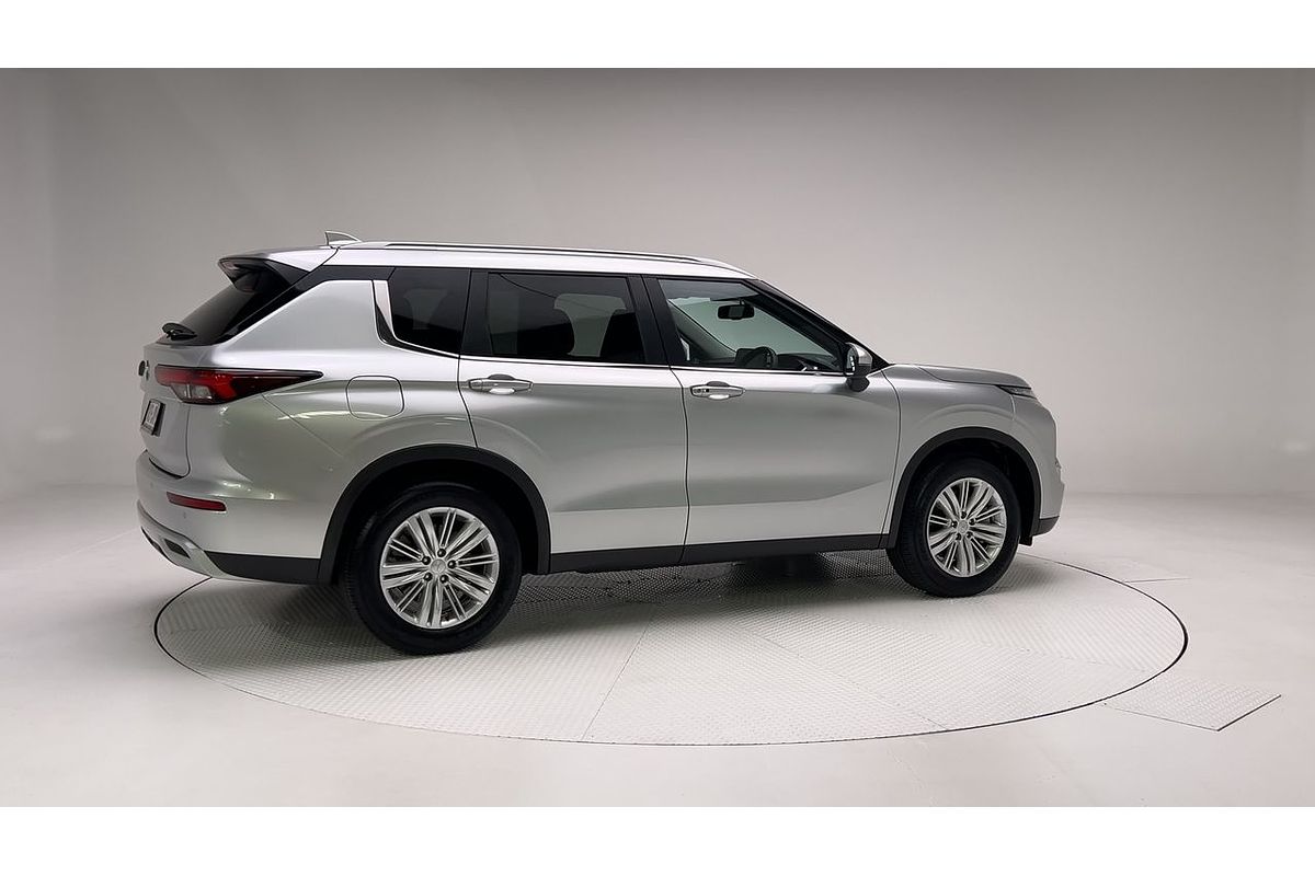 2024 Mitsubishi Outlander LS ZM