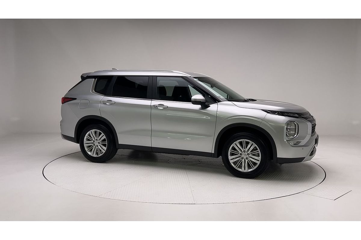 2024 Mitsubishi Outlander LS ZM
