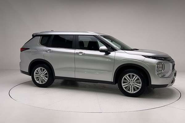 2024 Mitsubishi Outlander LS ZM
