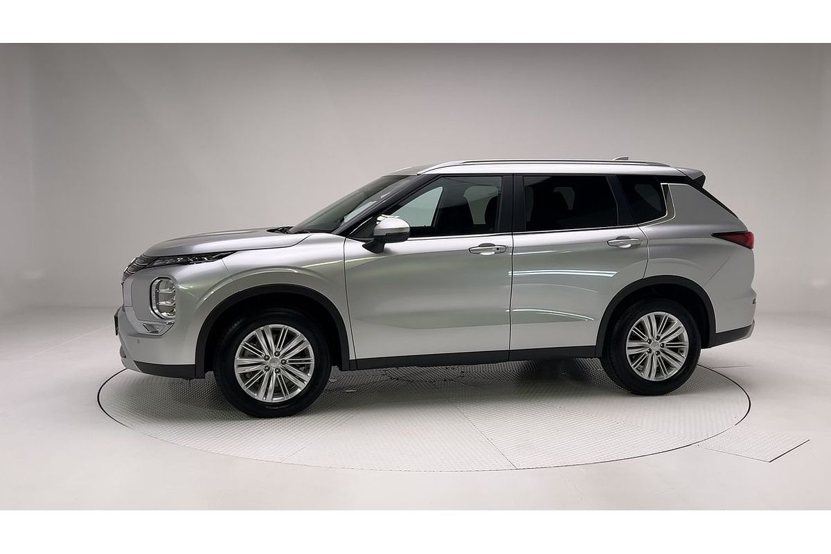 2024 Mitsubishi Outlander LS ZM