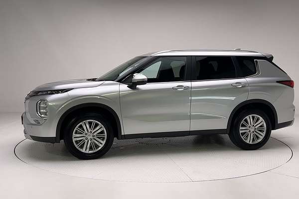 2024 Mitsubishi Outlander LS ZM