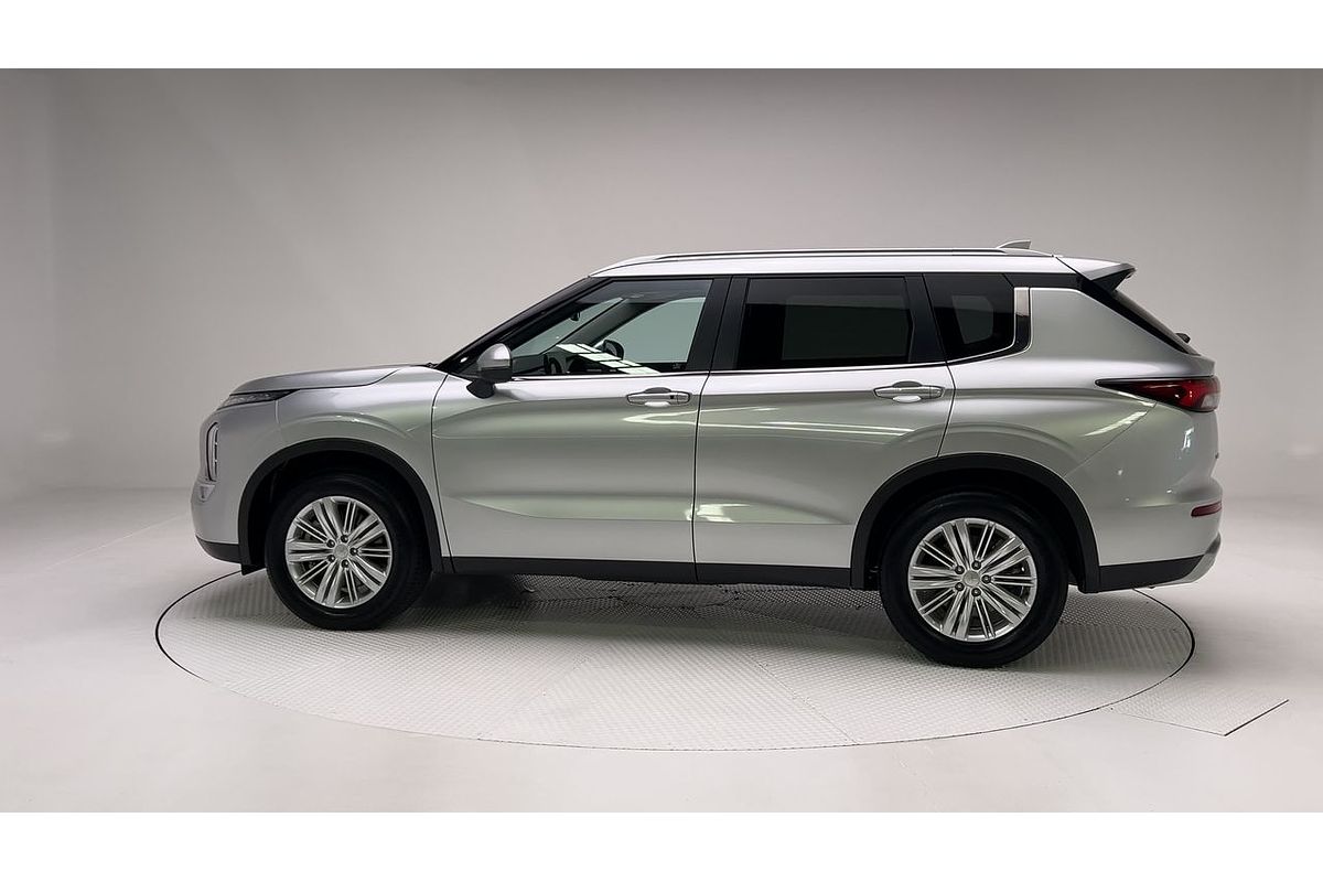 2024 Mitsubishi Outlander LS ZM