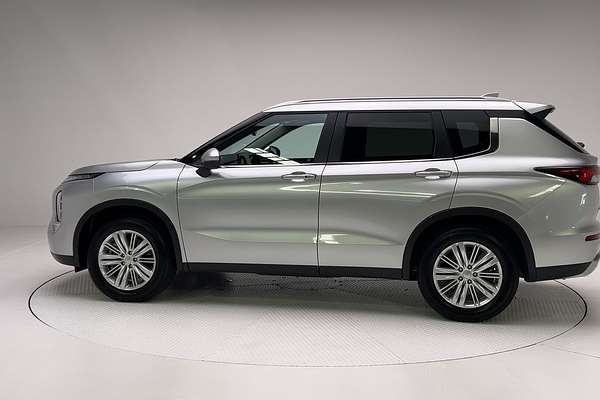 2024 Mitsubishi Outlander LS ZM