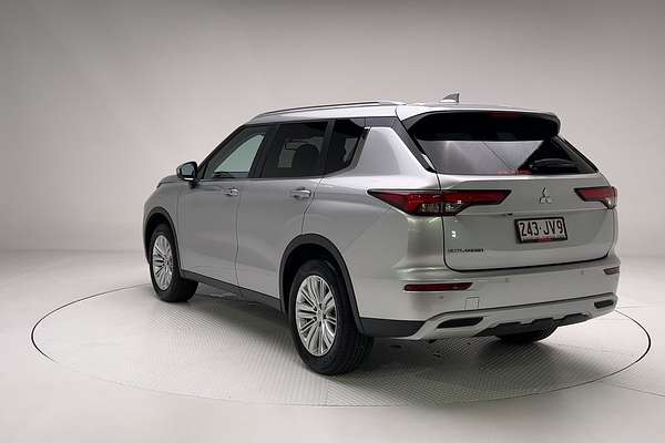 2024 Mitsubishi Outlander LS ZM