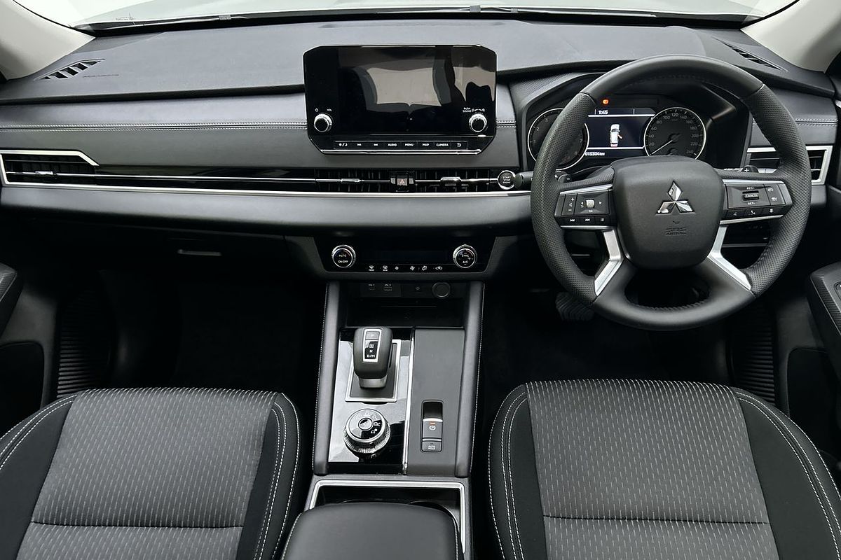 2024 Mitsubishi Outlander LS ZM