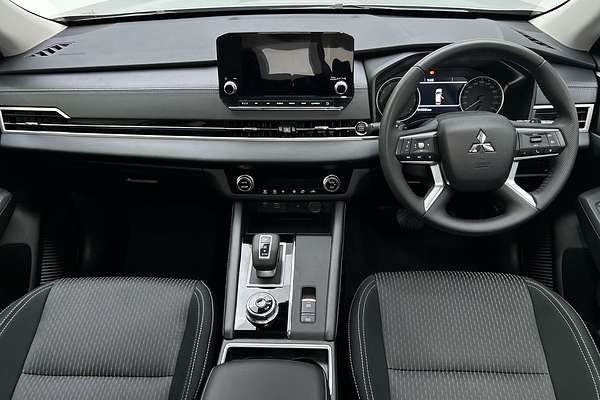 2024 Mitsubishi Outlander LS ZM