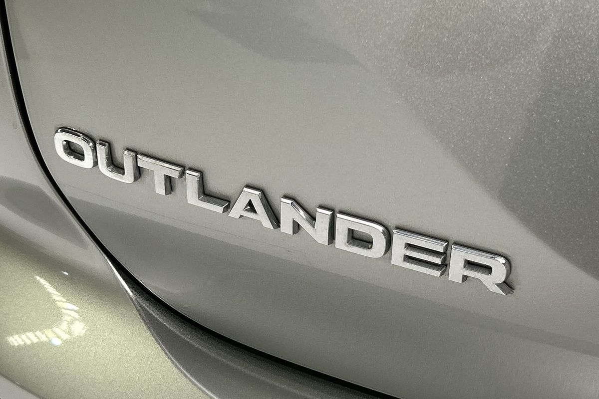 2024 Mitsubishi Outlander LS ZM