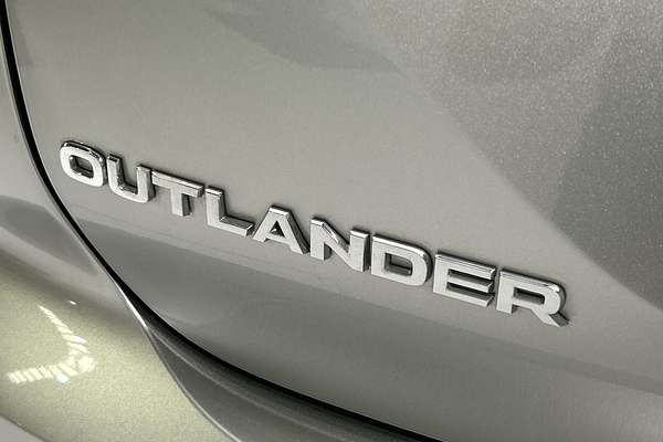 2024 Mitsubishi Outlander LS ZM