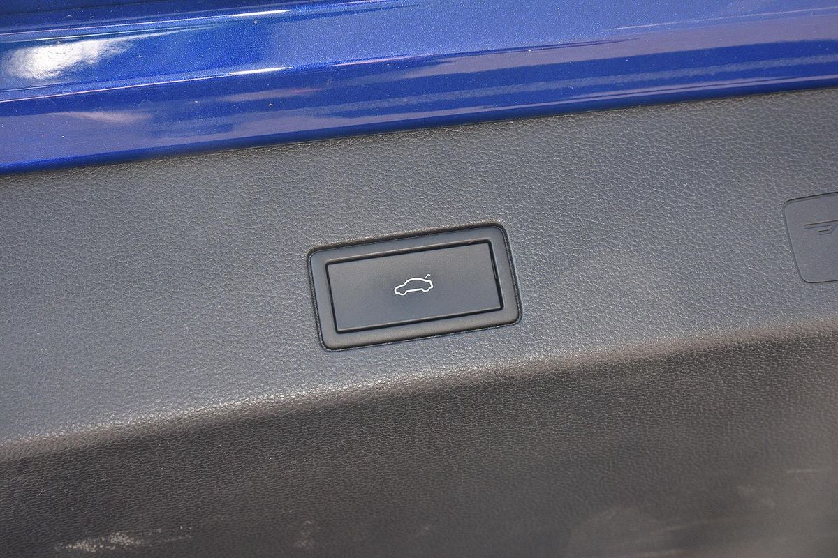 2022 Volkswagen Golf R 8
