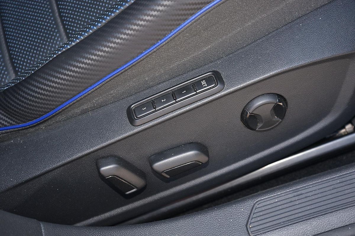 2022 Volkswagen Golf R 8