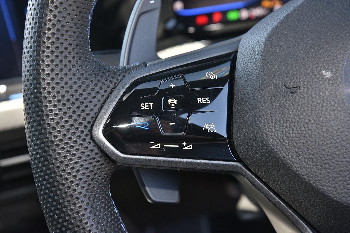 2022 Volkswagen Golf R 8