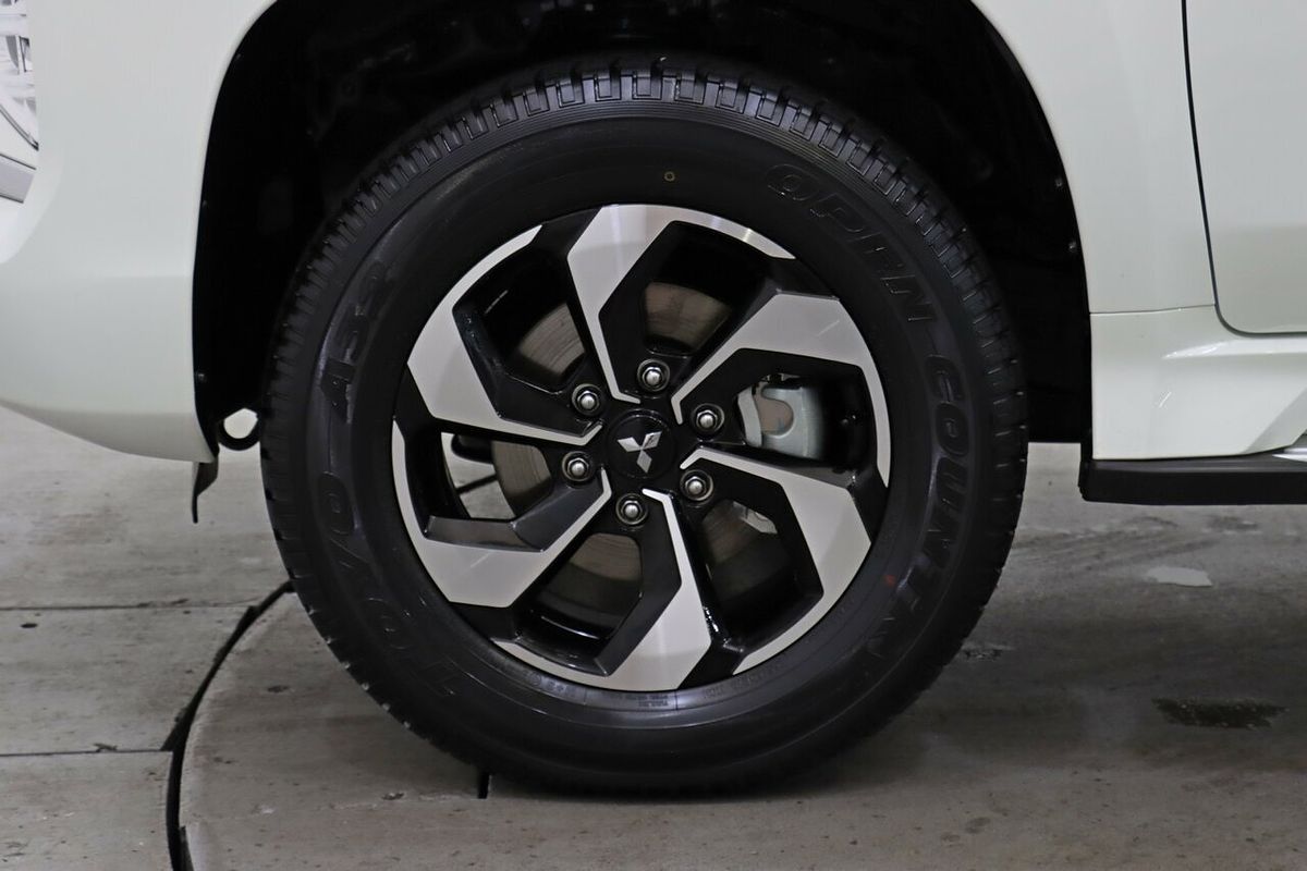 2024 Mitsubishi Pajero Sport GLS QG