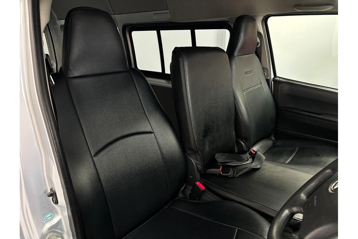 2011 Toyota Hiace 4WD High Roof KDH206