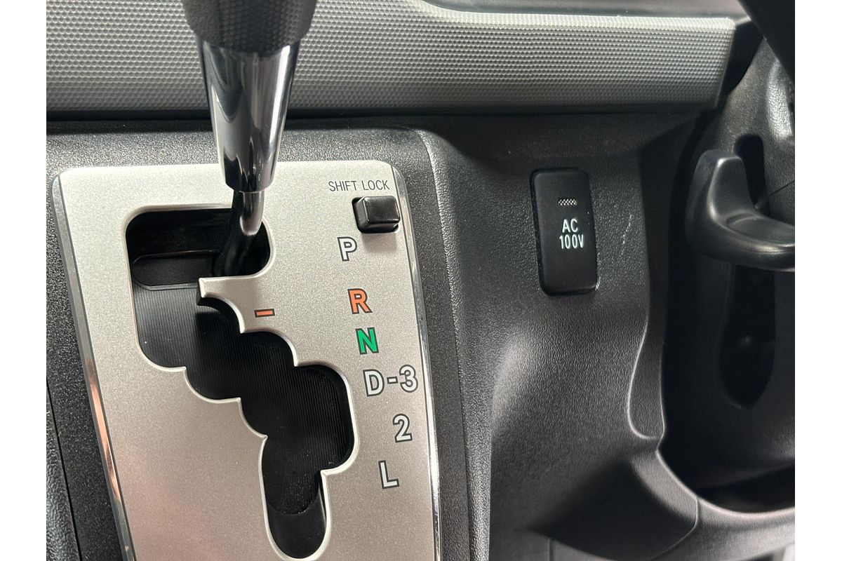 2011 Toyota Hiace 4WD High Roof KDH206