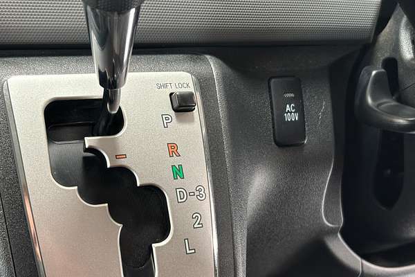 2011 Toyota Hiace 4WD High Roof KDH206